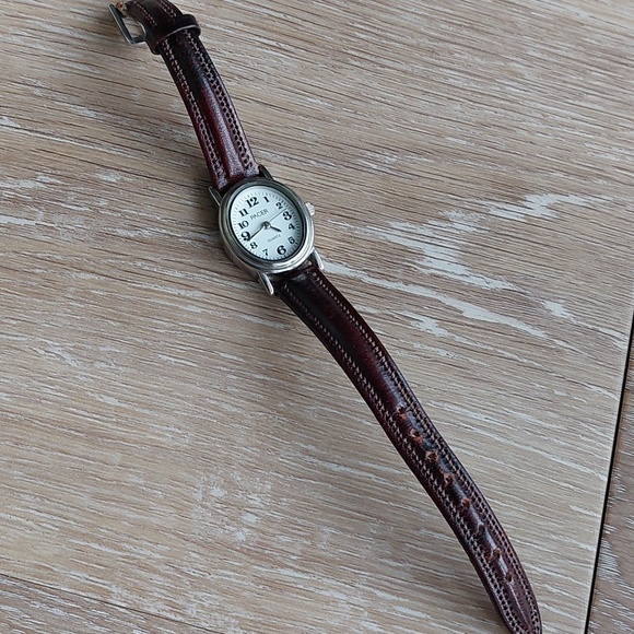 💚 Pacer Brown Genuine Leather Ladies Watch - Picture 2 of 7